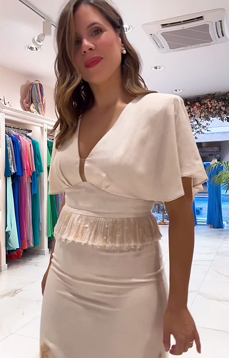 Vestido midi crudo con flecos y motivos florales
